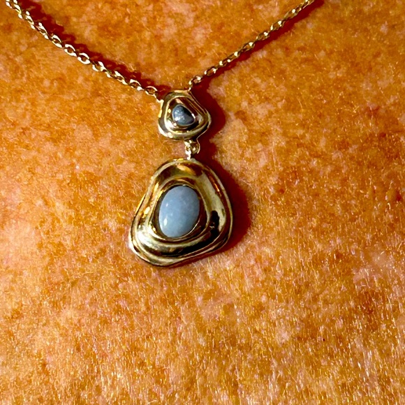 Elegant Gold Pendant Necklace new - Picture 2 of 7